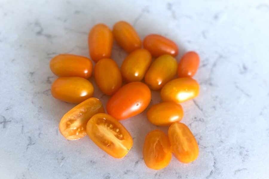 Ormato tomat i varm orangefärg – sällsynt sort med fruktig smak | Svenskodlade frön